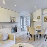 Spacious 2 Bedroom In *