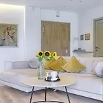 Spacious 2 Bedroom In شقة
