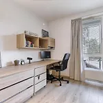Spacious 2 Bedroom In *
