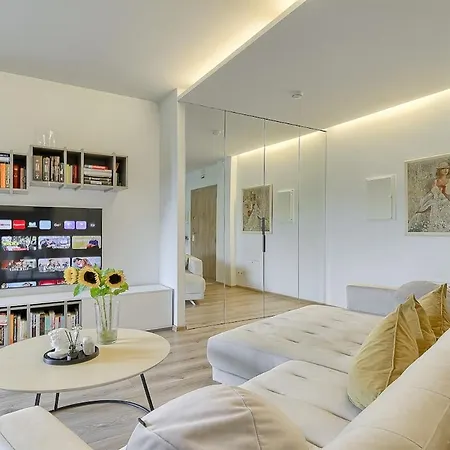 Апартаменти Spacious 2 Bedroom In *