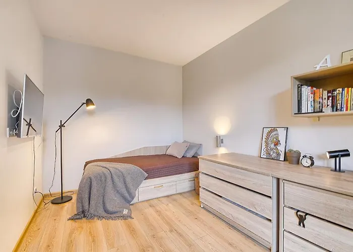 Апартаменти Spacious 2 Bedroom In