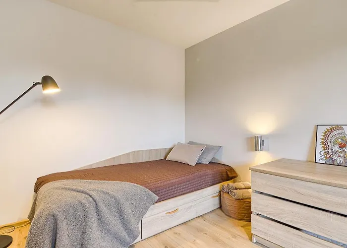 Spacious 2 Bedroom In *