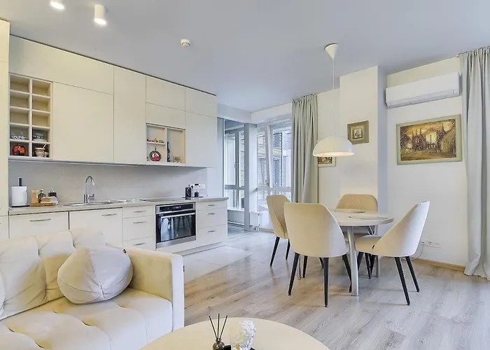 Spacious 2 Bedroom In *