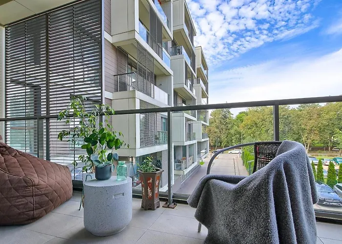 Spacious 2 Bedroom In *