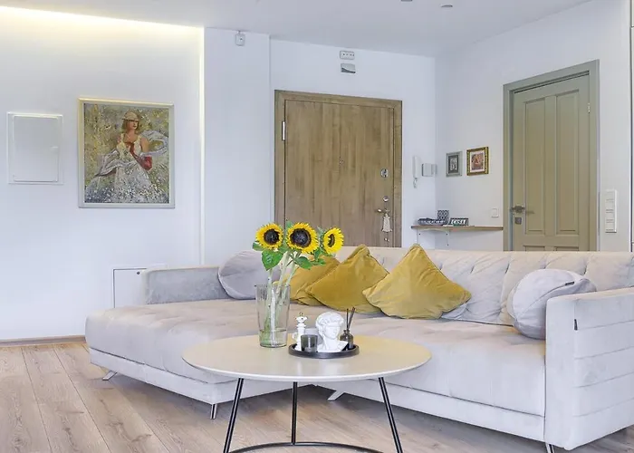 Spacious 2 Bedroom In Апартаменти