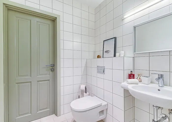 Апартаменти Spacious 2 Bedroom In