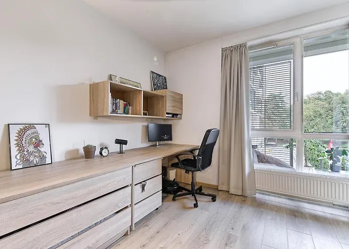 Spacious 2 Bedroom In *