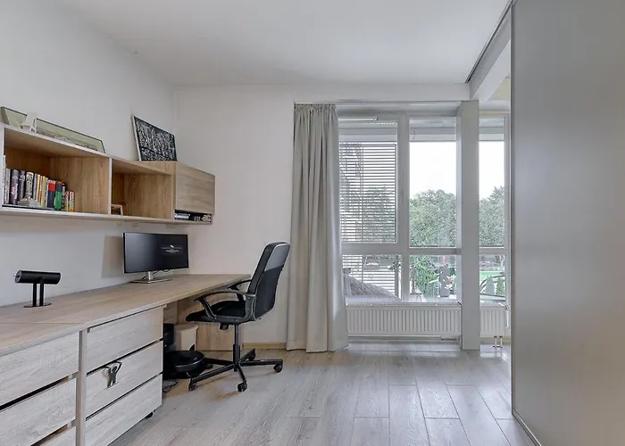 Spacious 2 Bedroom In *