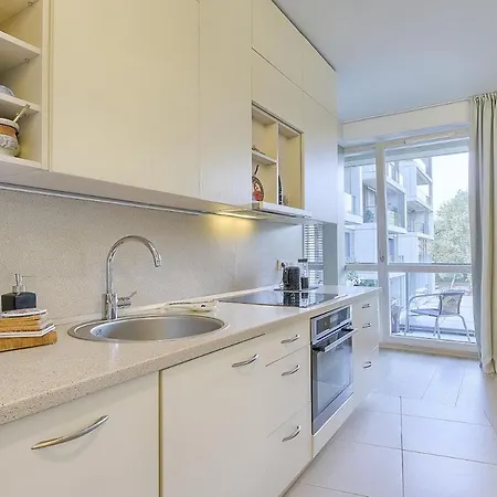 Spacious 2 Bedroom In *