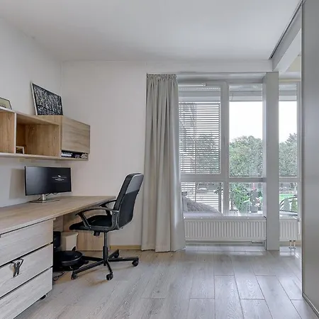 Spacious 2 Bedroom In *