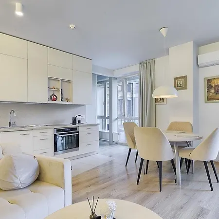 Spacious 2 Bedroom In *