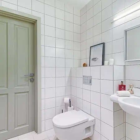 Апартаменты Spacious 2 Bedroom In