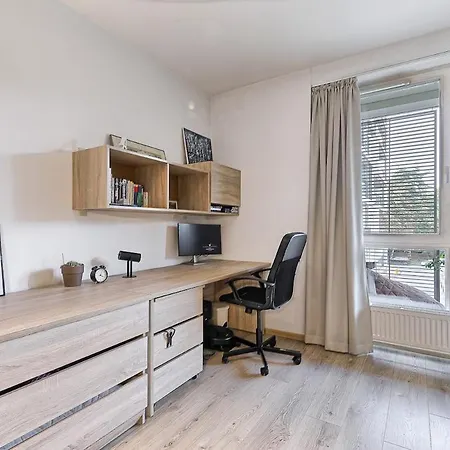 Spacious 2 Bedroom In *